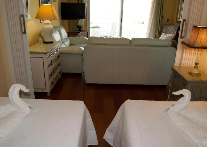 ALMAR, TORREMOLINOS BEACHFRONT 6 by AlohaMálaga